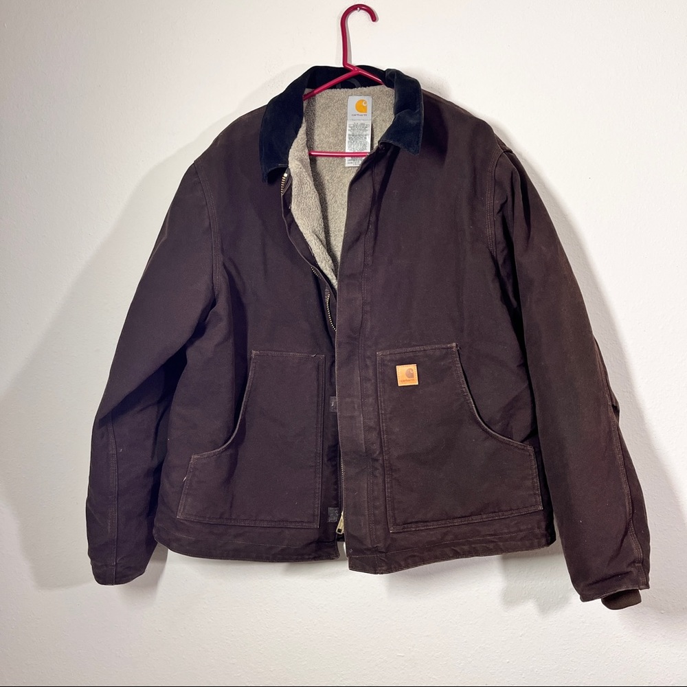 Carhartt Brown Relaxed Fit Jacket with leather logo
Heavy Lined  corduroy collar